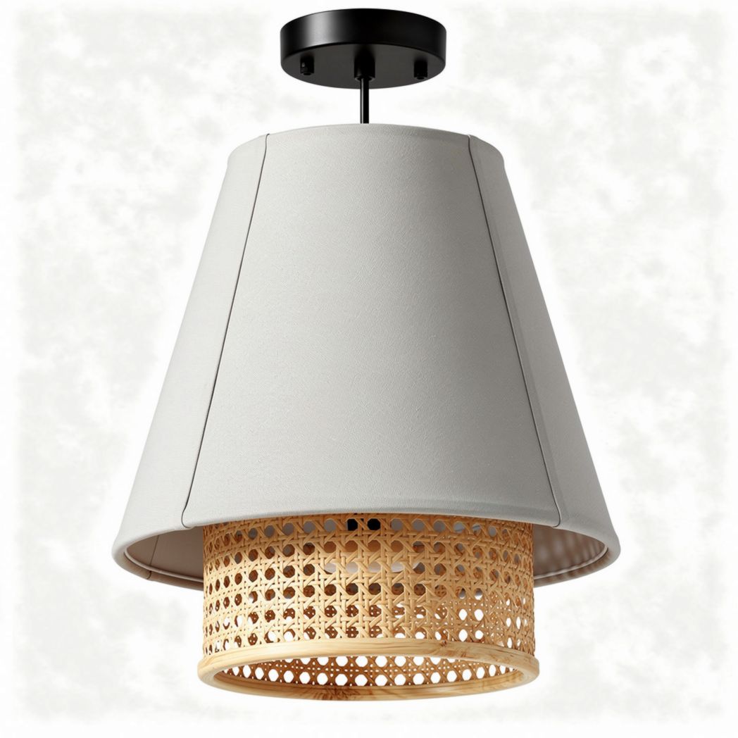 Suspension en tissu beige avec abat-jour en rotin et dimensions 30 x 30 x 40cm